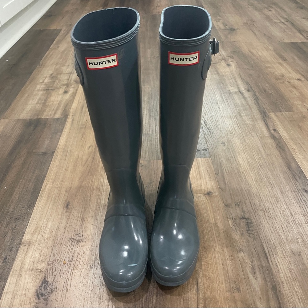 Women’s Hunter Boots size 9 tall, gloss, gray